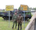 Bild: Maximilian Leonardo Ciccone/exb
Major Langer (rechts) empfängt den neuen stellvertretenden Kommandeur.