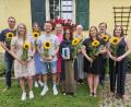 Bild: khg
Nach der feierlichen Verabschiedung im Gasthaus Zur Linde in Krickelsdorf (von links): Michael Kranl, Irina Johann, Julia Kroher, Giuliano La Pegna, Konrektorin Claudia Neidl, Gabriele Lindenberger, Roswitha Dorner, Simone Opitz, Markus Speckner und Lisa Borst.