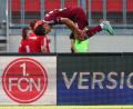 Bild: Daniel Karmann/dpa
Wie früher Salto-Klose: Dustin Forkels Jubel-Sprung nach seinem Tor.