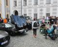Bild: kro
Zum Treffen der Sportflitzer auf dem Platz vor der Basilika waren viele Menschen mit und ohne Handicap gekommen.