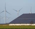 Symbolbild: Marcus Brandt/dpa
Die Chancen der erneuerbaren Energien wie Windkraft und Photovoltaik nicht Projektentwicklern überlassen, sondern über Genossenschaften selbst nutzen: Darum ging es bei einer BBV-Tagung in Sulzbach-Rosenberg.