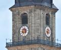 Bild: Petra Hartl
Momentan ist immer kurz nach dreiviertel sechs: Die Turmuhr von St. Martin Amberg ist seit einem Blitzschlag am 1. Juni schon wieder defekt. Wie lang die Reparatur dauert, lässt sich derzeit noch nicht sagen.