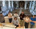Bild: Holger Popp/exb
Martin Sturm zeigt die vielen Möglichkeiten der Konzertsaalorgel in der Pfarrkirche Erbendorf.