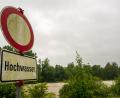 Bild: Stefan Puchner /dpa
Das Juni-Hochwasser hat gezeigt, dass der Hochwasserschutz in Bayern noch immer ausbaufähig ist. Die Staatsregierung stockt deshalb die Mittel zum Bau von Deichen und Rückhaltebecken weiter auf.