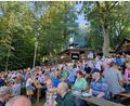 Bild: Tobias Gräf
Der voll besetzte Fuchsbeck-Hang in seiner ganzen Pracht. Die Sulzbach-Rosenberger Kult-Brauerei zieht auch während des Annabergfestes nicht nur am Nordhang große Gästescharen an. Jetzt ist dort aber erst mal wieder für ein Jahr Pause.