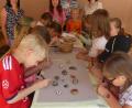 Bild: rn
Beim Malnachmittag „Kunst auf Stein“ ließen die Kinder ihren künstlerischen Ideen freien Lauf.