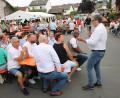 Bild: bjp
Völkerverständigung auf pressathisch: Zum Bürgerfest hatten sich auch US-Garnisonskommandant Kevin Poole (sitzend rechts) und die Gäste aus der ungarischen Partnergemeinde Hortobágy eingefunden. Stehend Bürgermeister Bernhard Stangl.