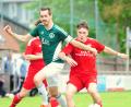 Bild: Schrems
Marco Kießling (links, in einem Punktspiel der letzten Saison) erzielte in Schwaig den Mitterteicher Treffer zum 1:0.