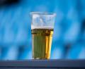 Bild: picture alliance/dpa/Bernd Thissen
Beim Altstadtfest in Sulzbach-Rosenberg wurde am Luitpoldplatz Bier für 1,50 Euro verkauft. Dahinter steckt ein bislang ungelöster Konflikt.