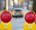 Symbolbild: Bernd Thissen/dpa/Archivbild
Am Kaiser-Ludwig-Ring in Amberg muss eine Spur für den Verkehr gesperrt werden. Dort hat sich die Fahrbahn deutlich abgesenkt.