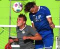Archivbild: G. Büttner 
Die SpVgg SV Weiden (rechts Felix Behnke in der Partie gegen Fortuna Regensburg/4:1) gastiert am Freitag beim SC Eltersdorf.