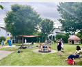 Bild: Gerhard Krones
Der Spielplatz in Holzhammer hat Magnetwirkung und wird von Eltern mit ihren Kindern aus nah und fern aufgesucht.