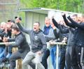 Archivbild: Schrems
Endlich wieder einen Sieg bejubeln: Markus Pappenberger (Mitte) und die SpVgg Wiesau gastieren am Freitagabend bei den SF Kondrau. Beide Teams sind in der Kreisliga-Saison noch ohne Punkt.
