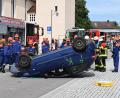 Bild: kki
Einen Großunfall stellt die Schirmitzer Wehr an der Pfarrkirche nach.