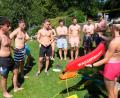 Bild: do
Trockenübungen und Aufklärung der Polizeianwärter vor dem Schwimmeinsatz am Rußweiher.