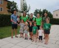 Bild: sne
Extremsportler Manuel Palecki übergibt 350 Euro an das Kinderturnen. Weitere 350 Euro bekommt der Kindergarten in Hütten.