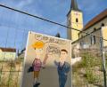 Bild: Gabi Schönberger
Wer steckt hinter der mysteriösen Karikatur am Windischeschenbacher Stadtplatz?
