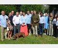 Bild: jr
Dr. Lothar Bäumler (Vierter von links) feierte am Donnerstag seinen 85. Geburtstag. Mit im Bild seine Kinder, Enkel und weitere Verwandte samt Hund "Wally" sowie Pfarrvikar Luke Eze (Vierter von rechts) und Bürgermeister Stefan Grillmeier (Sechster von rechts).