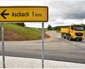 Bild: Stephan Huber
Seit Mitte März ist die Kreisstraße AS 30 zwischen Aschach und dem Industriegebiet Amberg-Nord gesperrt. Im Zuge des Umbaus wurden auch ein Unfallschwerpunkt, die Abzweigung nach Aschach, entschärft.