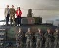 Bild: Fabian Borkner /exb
Auf dem modernen Schützenpanzer "Puma": MdL Alexander Flierl, Oberstleutnant Ralf Georgi und MdB Martina Englhardt-Kopf.
