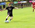 Bild: heh
Andreas Bäuml (links) und der FC Tirschenreuth machten mit dem 3:0-Sieg bei der SpVgg Wiesau (rote Trikots) den Fehltritt zwei Tage zuvor gegen Selb zumindest halbwegs wieder wett.