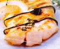 Bild: Heidi Brenner/exb
Gegrilltes Seelachsfilet im Zucchini-Mantel.