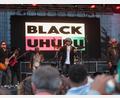Bild: Wolfgang Steinbacher
Es war ein überragender, wenn auch ein bisschen feuchter Abschluss von Sommer in der Stadt am Sonntagabend: Black Uhuru aus Jamaica gaben. Auch Derrick "Duckie" Simpson (rechts) zeigt sich mit seinen 74 Jahren noch in bester Form.