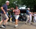 Bild: Kunz
Die "Boogie Notes" aus Nürnberg mischen den Max-Reger-Park auf. Das Publikum tanzt begeistert mit.