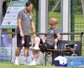 Bild: Hubert Ziegler
Kai Hempel (links) und Markus Kipry, des Trainergespann des Fußball-Bayernligisten DJK Gebenbach, hat nach dem Fehlstart in die Saison erhöhten Gesprächsbedarf.