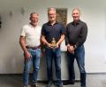 Bild: Verein Licht für Kinder
Spendenübergabe der Firma Vogt an den Verein "Licht für Kinder" (von links): Peter Meckler (Vorsitzender von "Licht für Kinder"), Gerald Vogt und Adrian Mose (Spendenmanager von "Licht für Kinder“).