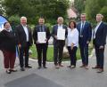 Bild: bö
(von links): Verbandprüferin Annette Weiß, Aufsichtsrat Markus Dollacker, Vorstand Michael Doblinger, Die Aufsichtsräte Josef Gilch und Christa Bauer, Vorstand Karl Schlagbauer und Aufsichtsratsvorsitzender Alfred Hantsch.