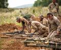 Bild: Staff Sgt. Dana M Clarke
Soldaten aus Italien bereiten ihre Waffen vor.