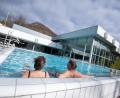 Symbolbild: Marijan Murat/dpa
Zwei Besucher in einer Therme