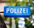 Symbolbild: Matthias Balk/dpa
Ein Schild mit der Aufschrift Polizei an der Fassade des Polizeipräsidiums München. Laut Innenministerium gibt es in Bayern keine schriftlichen Regelungen für die Nennung der Nationalität in Pressemitteilungen.