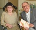 Bild: gf
Ambergs Bürgermeister Martin Preuß gratulierte Elsbeth Köhler zum 100. Geburtstag.