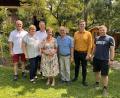 Bild: Regina Kießling/exb
Dem Geburtstagskind (Mitte) gratulierten (von links): Siegfried Scharf und Christine Ebert (beide Kolpingsfamilie), Bürgermeister Albert Geitner, Ehefrau Josefine, Martin Fleischmann (CSU) und Enkel Stefan Götz.-