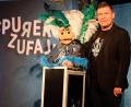 Bild: do
Ein Mensch und eine Puppe im Zwiegespräch auf der Bühne. Die Bauchredekunst von Sebastian Reich mit seiner frechen Nilpferd-Lady Amanda fasziniert auch beim Feuerwehr- und Landjugendfest in Vorbach.