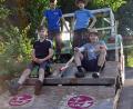 Bild: Lukas Forster/exb
Hobbyhandwerker aus den Reihen der KLJB haben für das Bobbycar-Rennen in Münchenreuth eine Startrampe gebaut, die sogar KLJB-Logos trägt.
