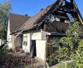Bild: Polizeiinspektion Sulzbach-Rosenberg
Vom Balkon dieses Hauses in Neukirchen griff ein Brand auf den Dachstuhl über.