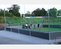 Bild: prh
Die DJK Neustadt und das Team Bananenflanke haben zwei Projekte realisiert: Seit kurzem können der neue Soccer-Court und das 3x3-Basketballfeld dahinter bespielt werden.