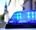 Bild: Patrick Seeger/dpa
Unbekannte Täter haben auf einem Parkplatz eines Discounter-Marktes ein Auto verkratzt.