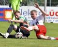 Bild: Hubert Ziegler
Andre Karzmarczyk (links) und seine Ammerthaler Kollegen (hier eine Szene aus dem Spiel gegen Cham) dürfen sich am Mittwochabend auf einen heißen Fight gegen die SpVgg SV Weiden einstellen.