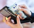 Bild: Christin Klose/dpa/Archivbild
Das mittlere Einkommen lag im Landkreis Schwandorf zum Ende des vergangenen Jahres bei 3510 Euro.