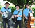 Bild: Hans Prem
Roman Karl (Mitte) ersetzt Alfons Kistenpfennig im Trio der "Neisteder Zoiglmusi". Franz Harrer (links) und Dieter Seidl (rechts) haben die Kultformation gemeinsam mit Kistenpfennig vor 12 Jahren gegründet.