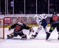 Archivbild: Werner Moller
DEL2-Aufsteiger Blue Devils Weiden (Szene mit Vladislav Filin, weißes Trikot, im sechsten Oberliga-Finale bei den Hannover Scorpions/5:1) bestreitet am Freitag das erste Vorbereitungsspiel. Gastgeber ist der künftige Ligakonkurrent ESV Kaufbeuren.
