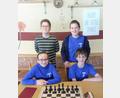 Bild: STS, Autor [STS] 
Die U-12-Jugendmannschaft des Schachklubs Schwandorf mit Marcel Lippert und Leonard Stöckl (hinten) sowie Lisa Schneeberger und Rafael Scherl kam beim Turnier um die Bayernkrone ins Viertelfinale.