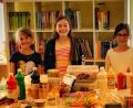 Bild: exb
Lena Brodt, Katharina Schrembs und Madleen Root freuen sich über die Spenden der  „Stiftung Lesen“.