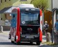 Symbolbild: Armin Weigel/dpa
In Bad Birnbach ist der autonom und elektrisch fahrende Minibus inzwischen etabliert. In Roding soll künftig ein Kleinbus im öffentlichen Nahverkehr unterwegs sein.