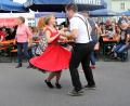Bild: Kraus/exb
Mit viel Schwung geht es in das Altstadtfest. Es darf auch getanzt werden..