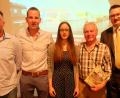 Bild: ohr
In der Bürgerversammlung  stellten Günther Scharf, Tobias Klebl, Laura Scharf und Seniorchef Josef Scharf (von links) ihr Familienunternehmen "Scharf Natursteine/NS" vor. Bürgermeister Hans Prechtl (rechts) überreichte zur Erinnerung die Gemeindechronik..